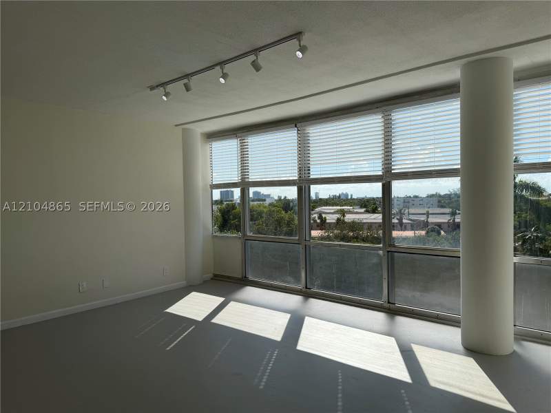 1 bedroom Condominium at 900 Bay Dr 413, King Cole Condo, Miami Beach — photo 4