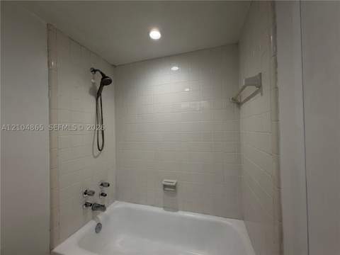 900 Bay Dr 413, Miami Beach FL - photo 6 of 35