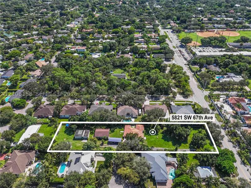 2 bedroom SingleFamilyResidence at 5821 SW 67th Ave, South Miami, South Miami — photo 3