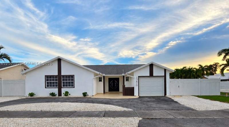 6 bedroom SingleFamilyResidence at 13470 SW 24th St, Comanche Sub, Miami — photo 2