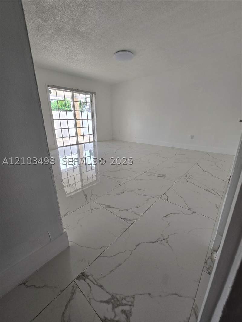 6 bedroom SingleFamilyResidence at 13470 SW 24th St, Comanche Sub, Miami — photo 4