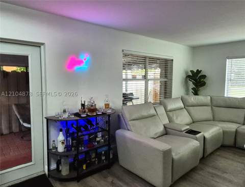 203 NE 12th Ave 203, Homestead FL - photo 6 of 33