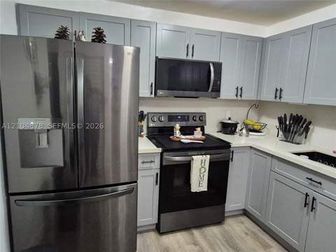 203 NE 12th Ave 203, Homestead FL - photo 8 of 33