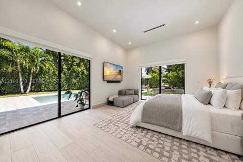 8033 Noremac Ave, Miami Beach FL - photo 12 of 39