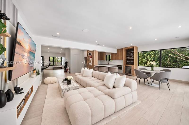 4 bedroom SingleFamilyResidence at 8033 Noremac Ave, Biscayne Point, Miami Beach — photo 4