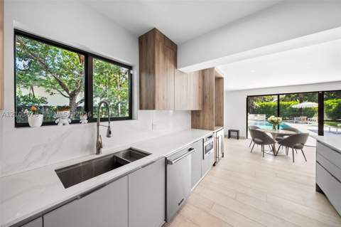 8033 Noremac Ave, Miami Beach FL - photo 9 of 39