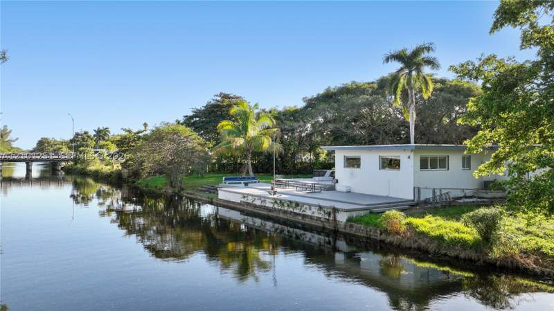 4 bedroom SingleFamilyResidence at 12599 NE 2nd Ave, Biscayne Park Ests Amd, North Miami — photo 2