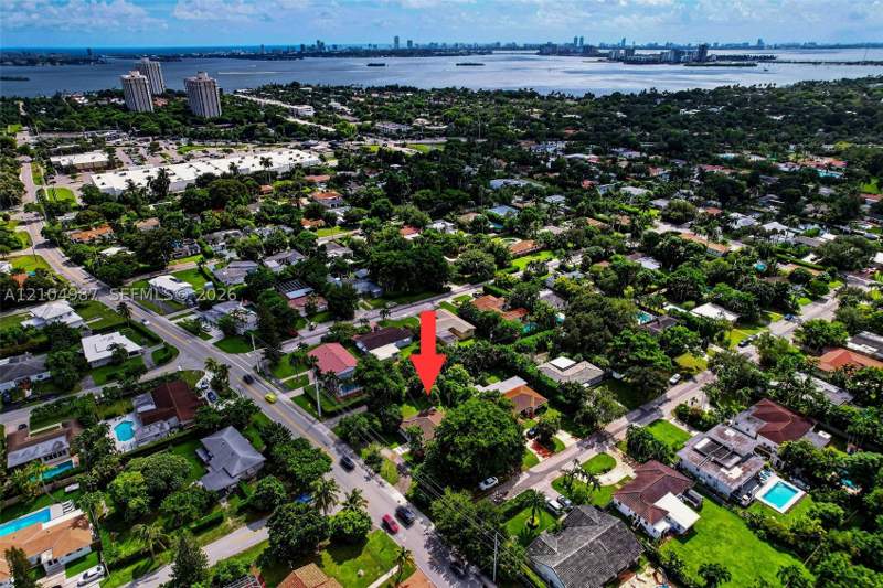 4 bedroom SingleFamilyResidence at 1020 NE 107th St, Miami Shores Estates, Miami Shores — photo 3