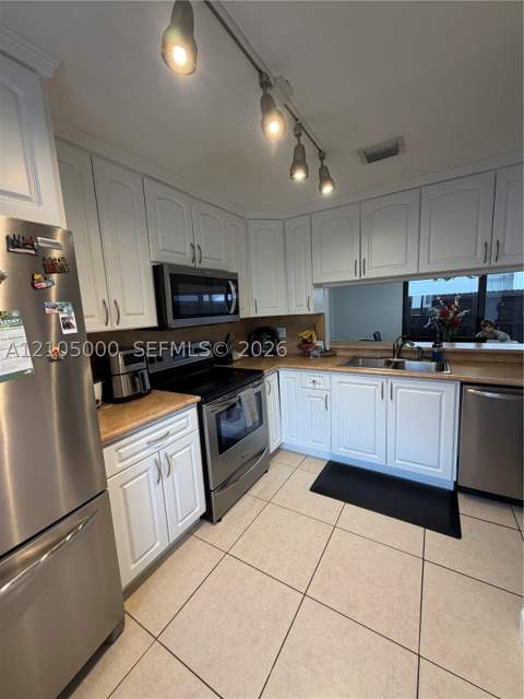 14815 SW 90th Ter, Miami FL - photo 8 of 26