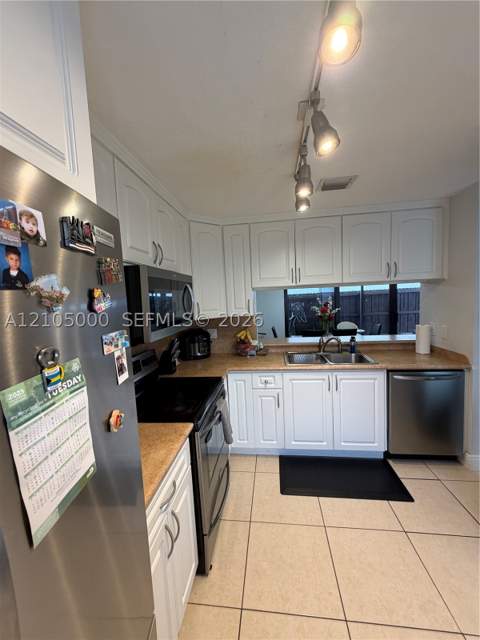 14815 SW 90th Ter, Miami FL - photo 9 of 26
