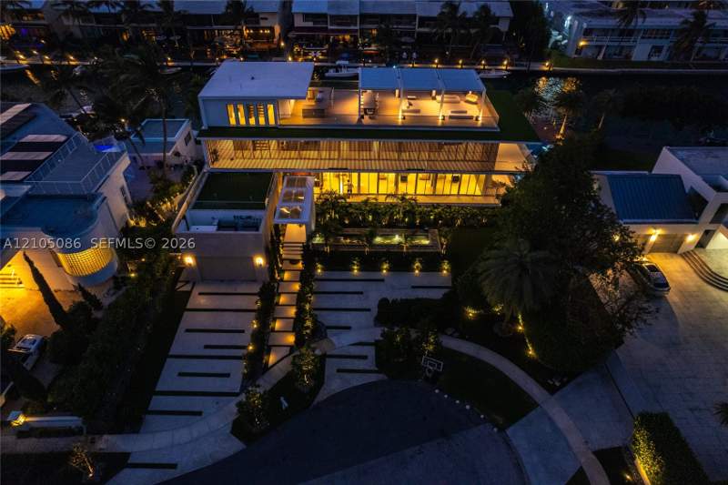 6 bedroom SingleFamilyResidence at 13390 Biscayne Bay Dr, Keystone Island No 5, North Miami — photo 4