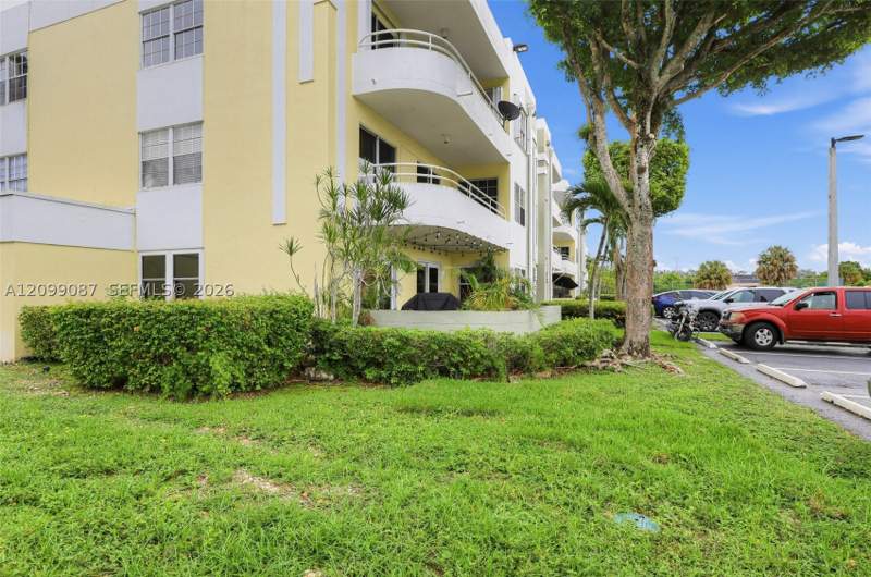 2 bedroom Condominium at 10765 SW 108th Ave 301, Palm Cove Cond, Miami — photo 2