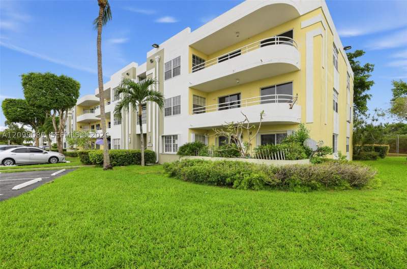 2 bedroom Condominium at 10765 SW 108th Ave 301, Palm Cove Cond, Miami — photo 3