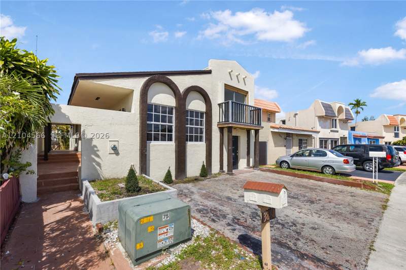 3 bedroom SingleFamilyResidence at 3860 W 10th Ct, Mango Hill, Hialeah — photo 2
