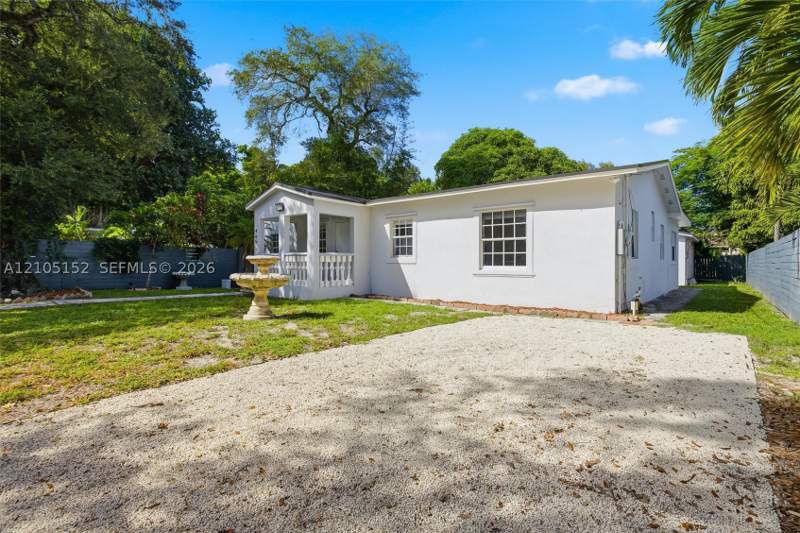 4 bedroom SingleFamilyResidence at 465 NE 165th St, Fulford Highlands, Miami — photo 2