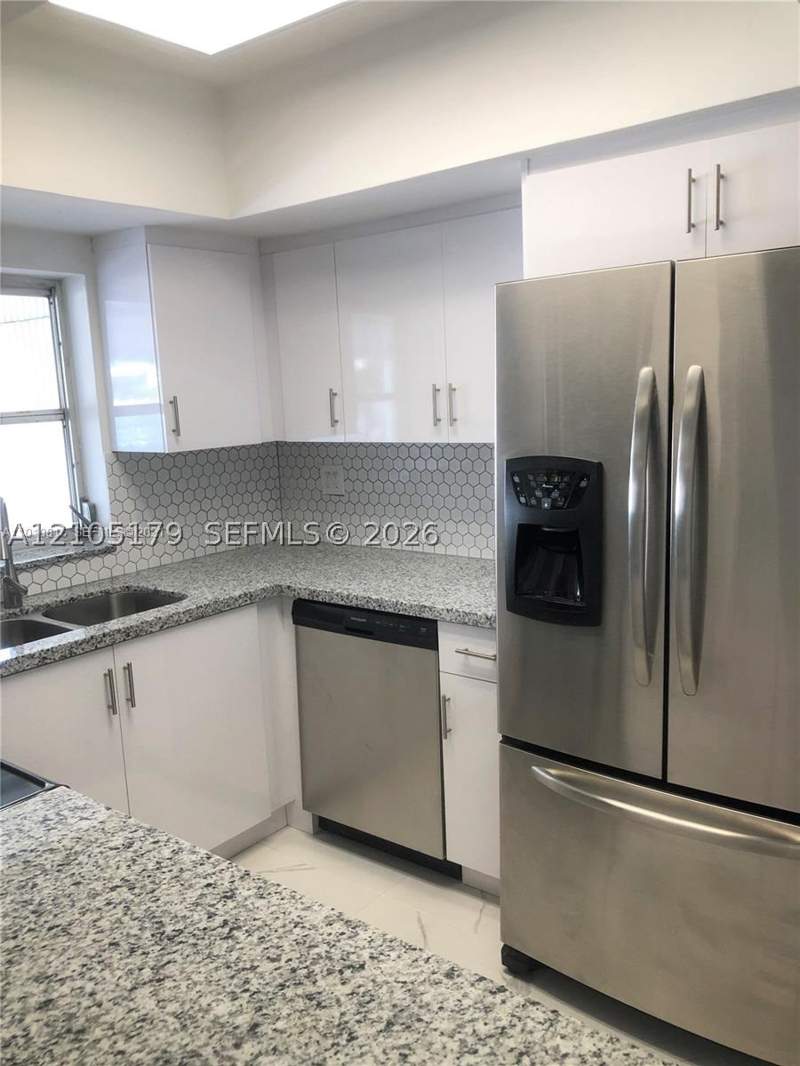 2 bedroom Townhouse at 7443 Twin Sabal Dr, Miami Lakes Golf Course V, Miami Lakes — photo 3
