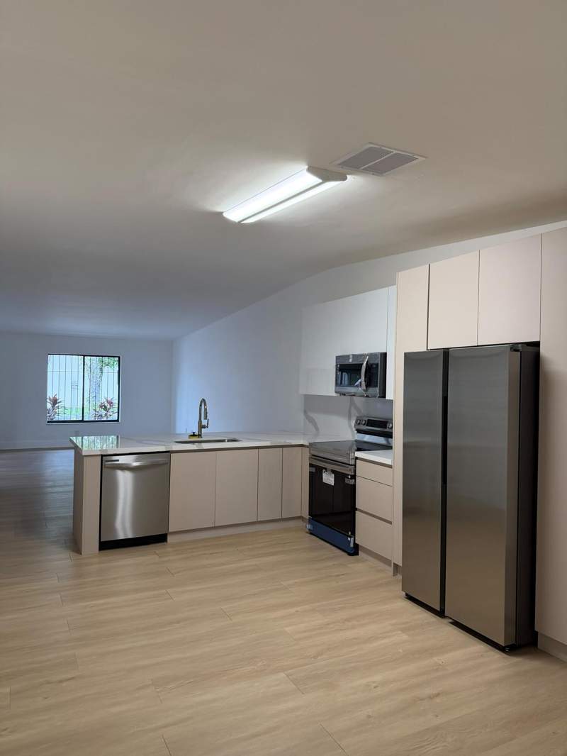 3 bedroom Townhouse at 6480 NW 191st, Townhomes Of Country Lake, Hialeah — photo 2