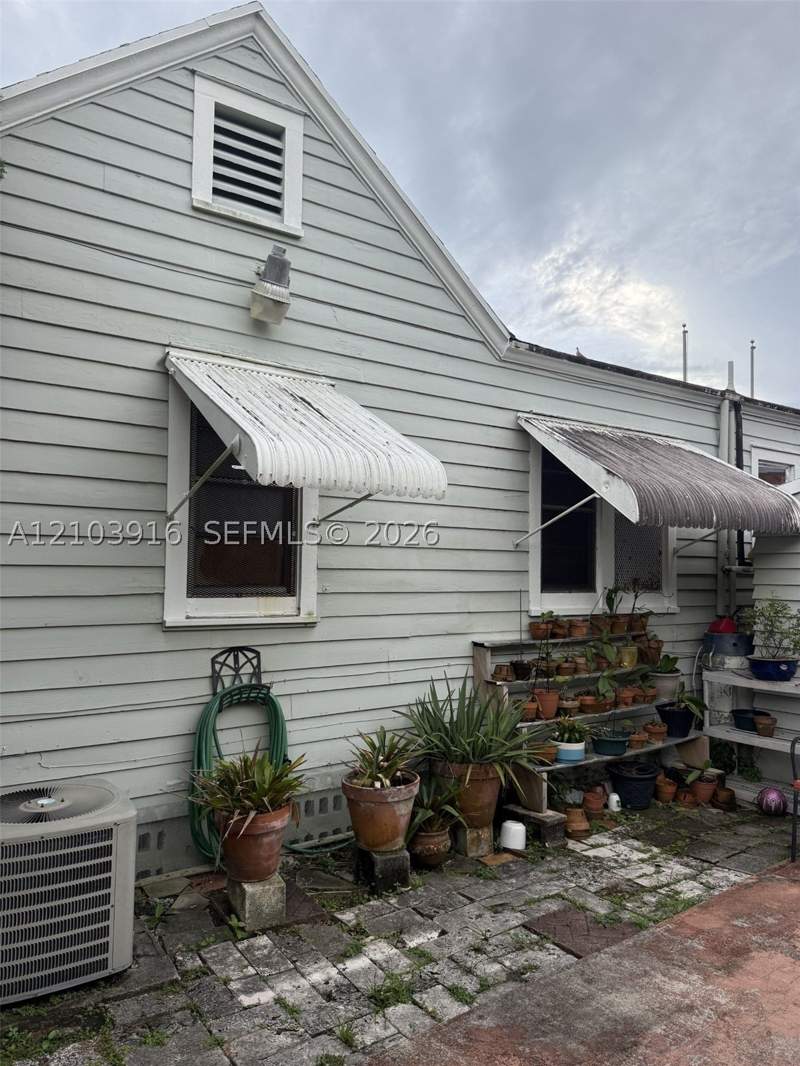 2 bedroom SingleFamilyResidence at 2301 SW 15th St, Grapeland, Miami — photo 3