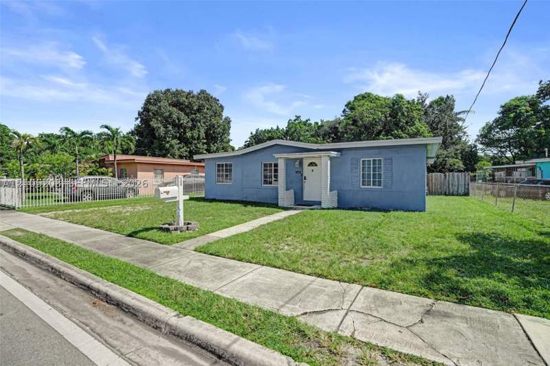 3 bedroom SingleFamilyResidence at 13645 NW 3rd Ave, Nichols Heights Addn, North Miami — photo 3