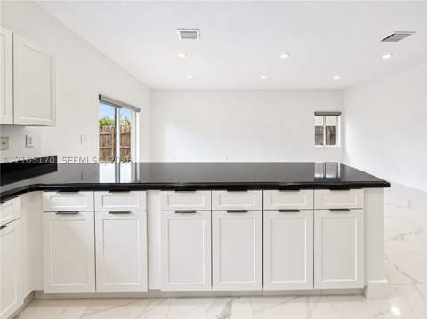 15579 SW 10th Ln, Miami FL - photo 13 of 31