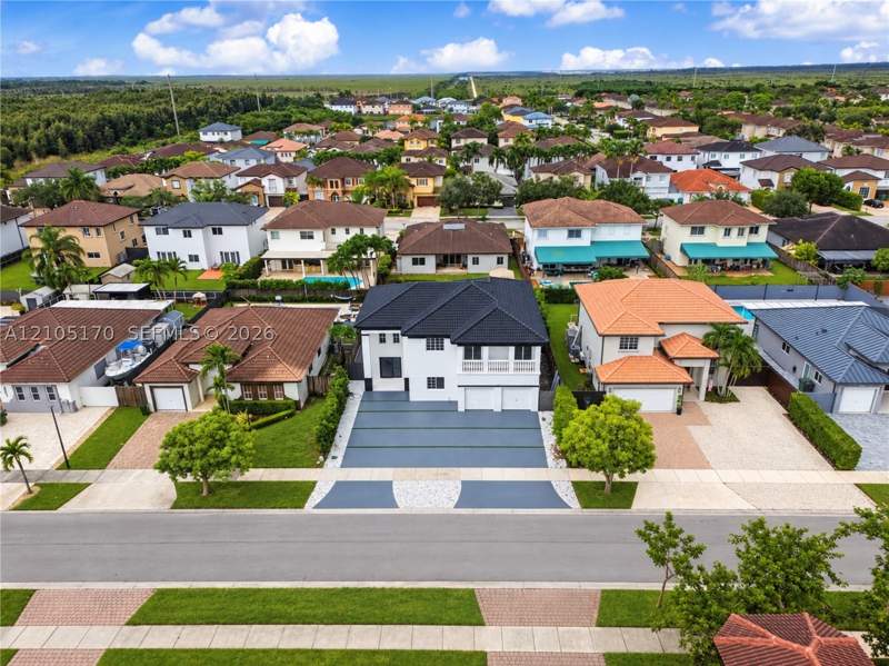 5 bedroom SingleFamilyResidence at 15579 SW 10th Ln, Efm Estates Sec 1, Miami — photo 2