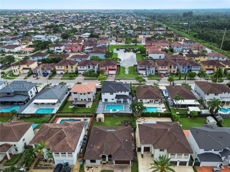 5 bedroom SingleFamilyResidence at 15579 SW 10th Ln, Efm Estates Sec 1, Miami — photo 4