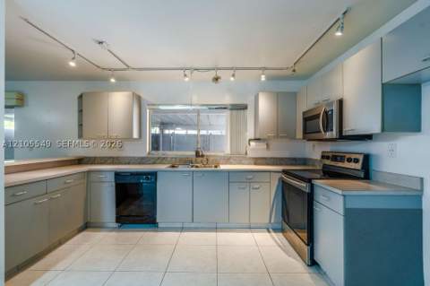 243 NE 212th Ter, Miami FL - photo 10 of 48