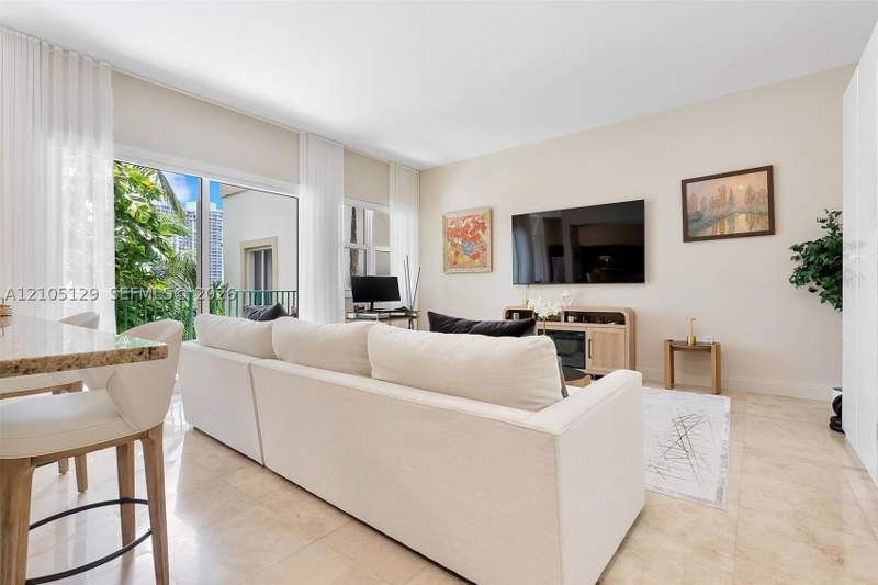 1 bedroom Condominium at 20000 E Country Club Dr 401, Turnberry Vlg No Tower Co, Aventura — photo 4