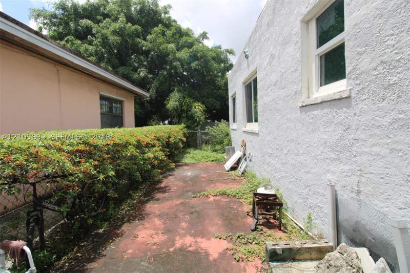 3 bedroom SingleFamilyResidence at 7010 NW 6th Ave, 7th Avenue Highlands, Miami — photo 2
