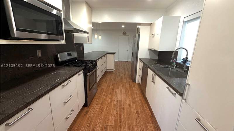 3 bedroom SingleFamilyResidence at 18557 SW 93rd Pl, Bel Aire Sec 13, Cutler Bay — photo 3