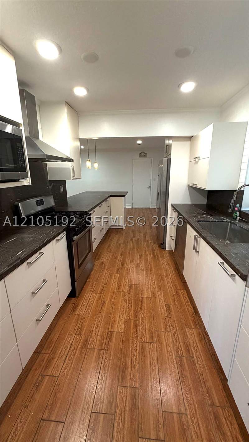 3 bedroom SingleFamilyResidence at 18557 SW 93rd Pl, Bel Aire Sec 13, Cutler Bay — photo 4