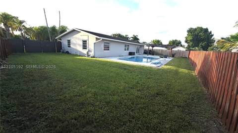 18557 SW 93rd Pl, Cutler Bay FL - photo 6 of 19