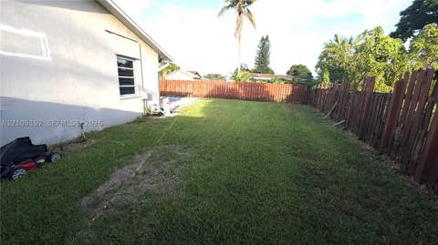 18557 SW 93rd Pl, Cutler Bay FL - photo 7 of 19