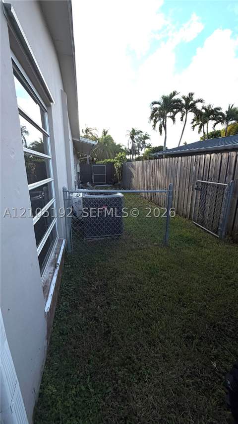 18557 SW 93rd Pl, Cutler Bay FL - photo 9 of 19