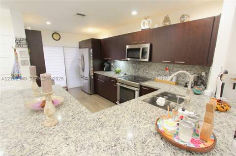 3815 Alcantara Ave D-77, Doral FL - photo 10 of 42