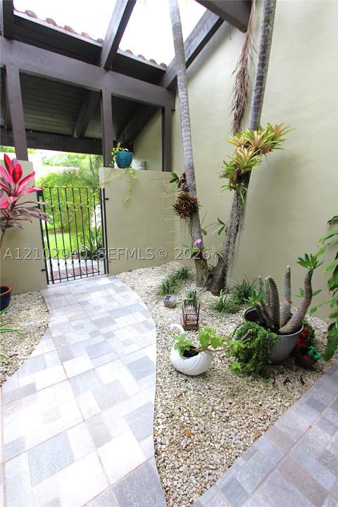 3815 Alcantara Ave D-77, Doral FL - photo 6 of 42