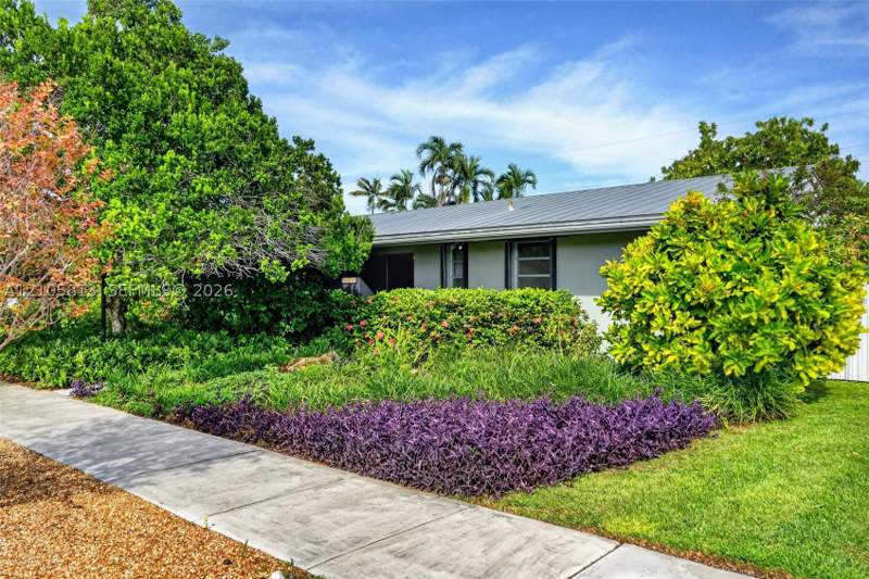 3 bedroom SingleFamilyResidence at 5821 SW 89th Pl, Darlington Manor, Miami — photo 2