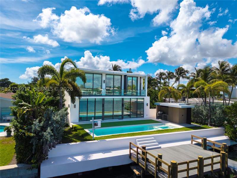 5 bedroom SingleFamilyResidence at 271 N Shore Dr, Normandy Golf Course, Miami Beach — photo 2