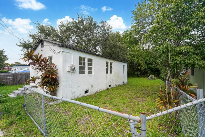 2 bedroom SingleFamilyResidence at 1053 NW 55th St, Bowling Green Extension, Miami — photo 2