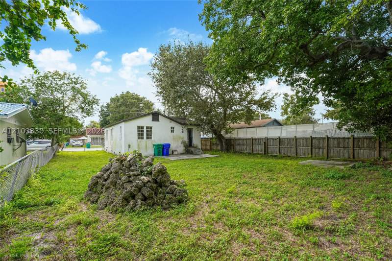 2 bedroom SingleFamilyResidence at 1053 NW 55th St, Bowling Green Extension, Miami — photo 4
