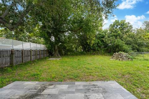1053 NW 55th St, Miami FL - photo 8 of 15