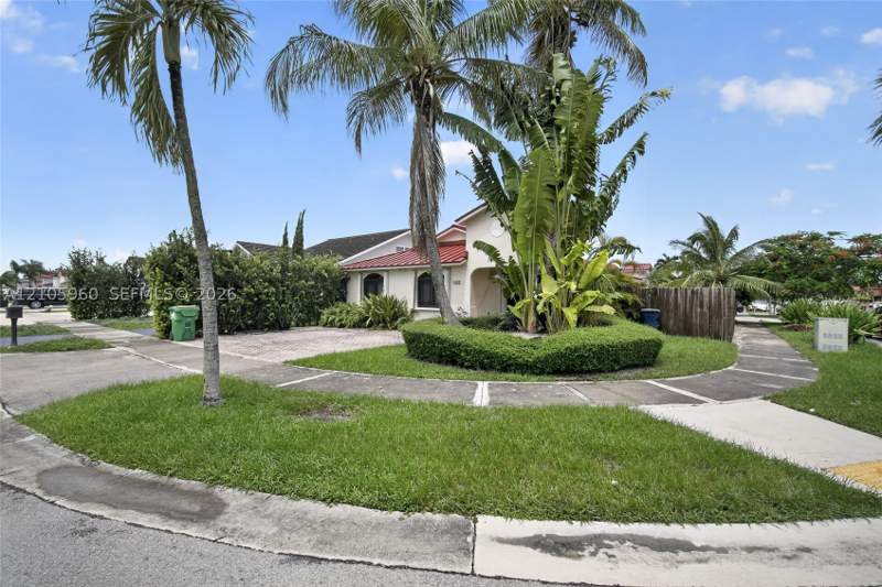 3 bedroom SingleFamilyResidence at 3855 SW 149th Pl, Villa Sevilla, Miami — photo 2