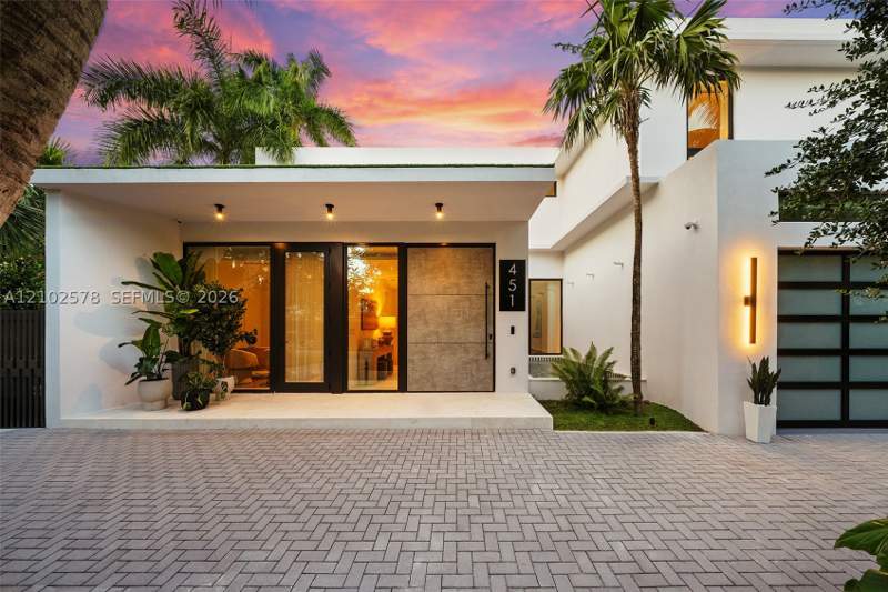 6 bedroom SingleFamilyResidence at 451 NE 52nd St, Bayshore Plaza Unit No 3, Miami — photo 4