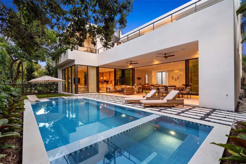 6 bedroom SingleFamilyResidence at 451 NE 52nd St, Bayshore Plaza Unit No 3, Miami — photo 5