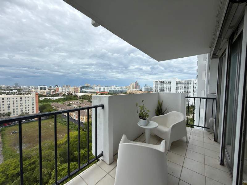 1 bedroom Condominium at 2780 NE 183rd St 1605, Commodore Plaza, Aventura — photo 4