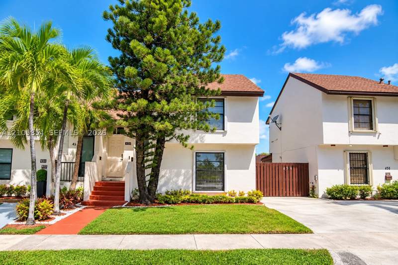 4 bedroom Condominium at 454 NW 97th Pl, East Wind Lake Village, Miami — photo 2