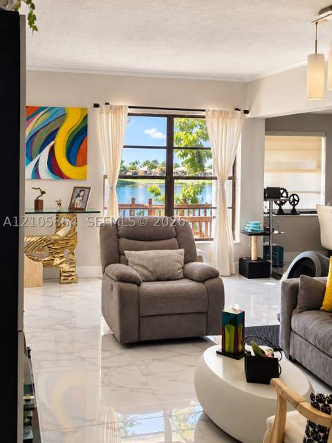 454 NW 97th Pl, Miami FL - photo 7 of 48