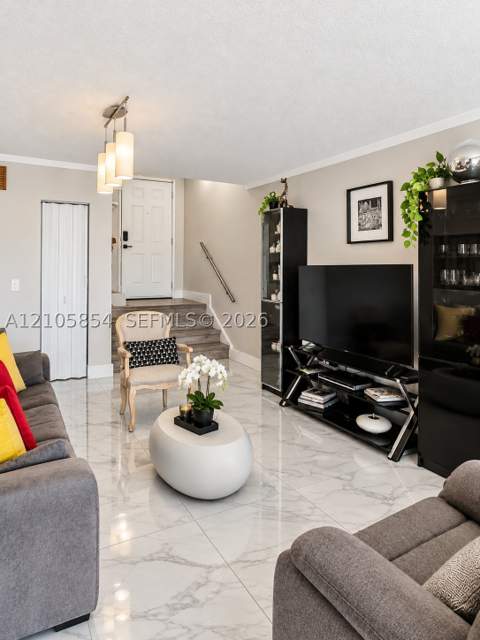 454 NW 97th Pl, Miami FL - photo 9 of 48