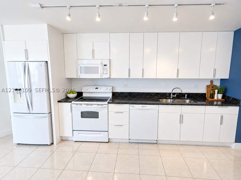 1 bedroom Condominium at 7135 Collins Ave 1221, Burleigh House Condo, Miami Beach — photo 3
