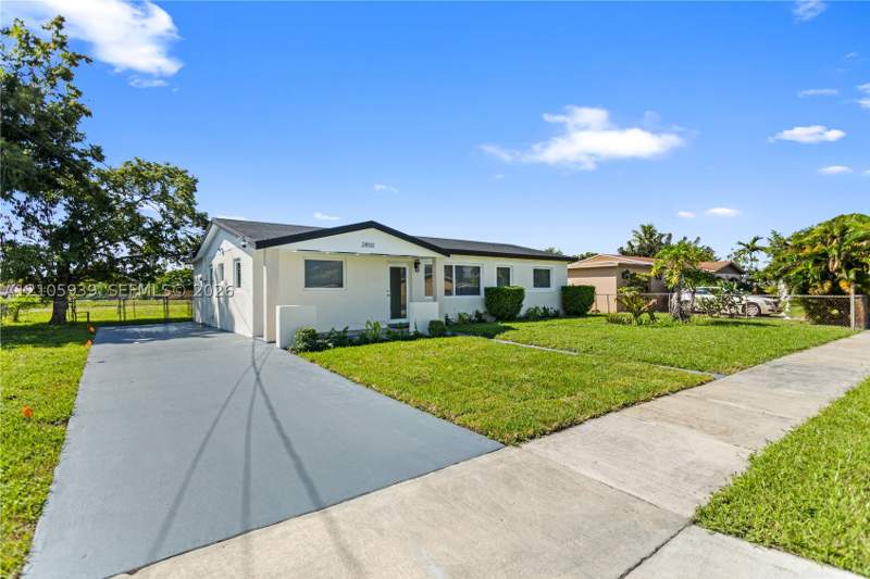 4 bedroom SingleFamilyResidence at 2850 NW 205th St, Lakewood Ests, Miami Gardens — photo 2